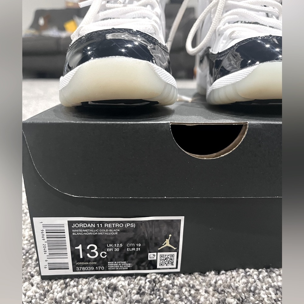 Jordan 11 Retro 378039-170 kids size 13C (US) white metallic gold black